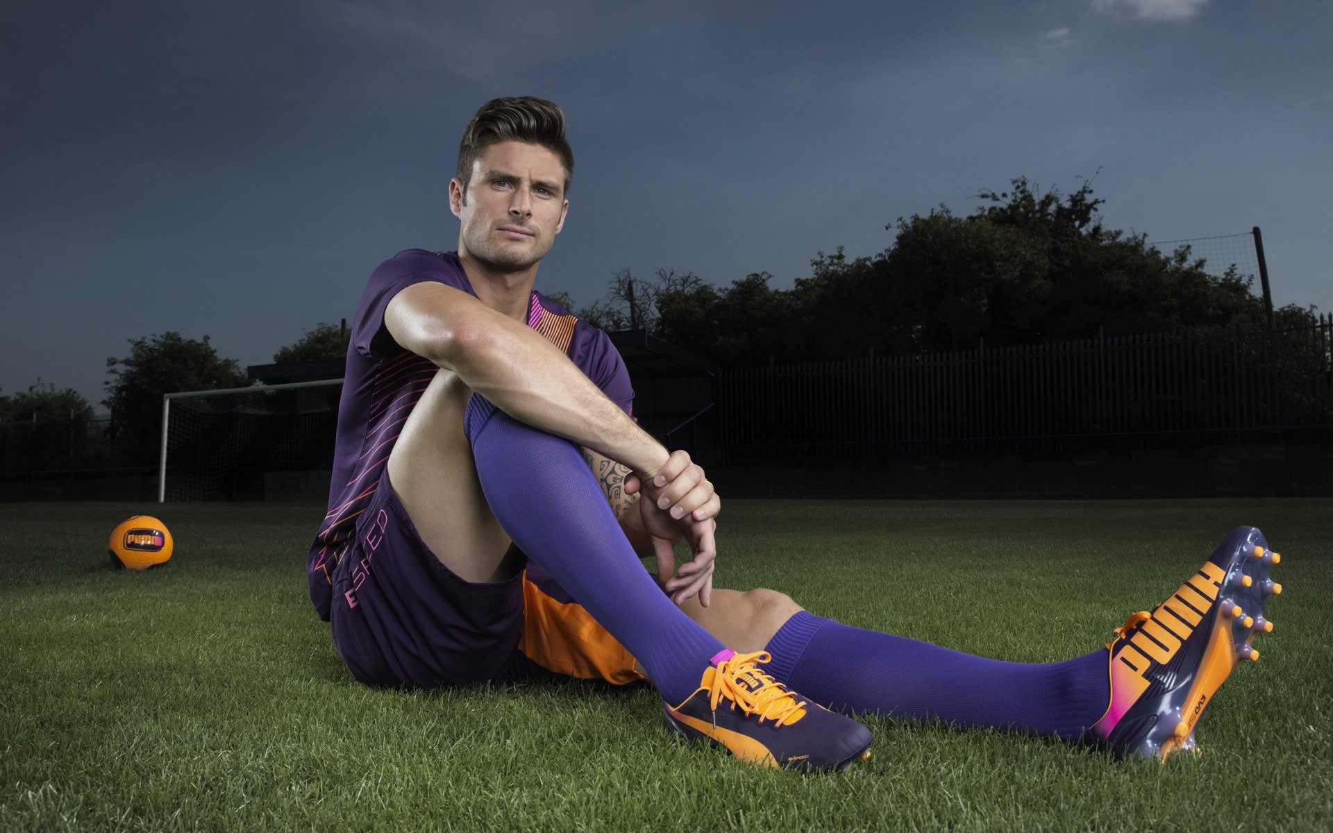 “胡利安·门德斯的进攻与防守双重威胁，助力美洲狮队实现突破”