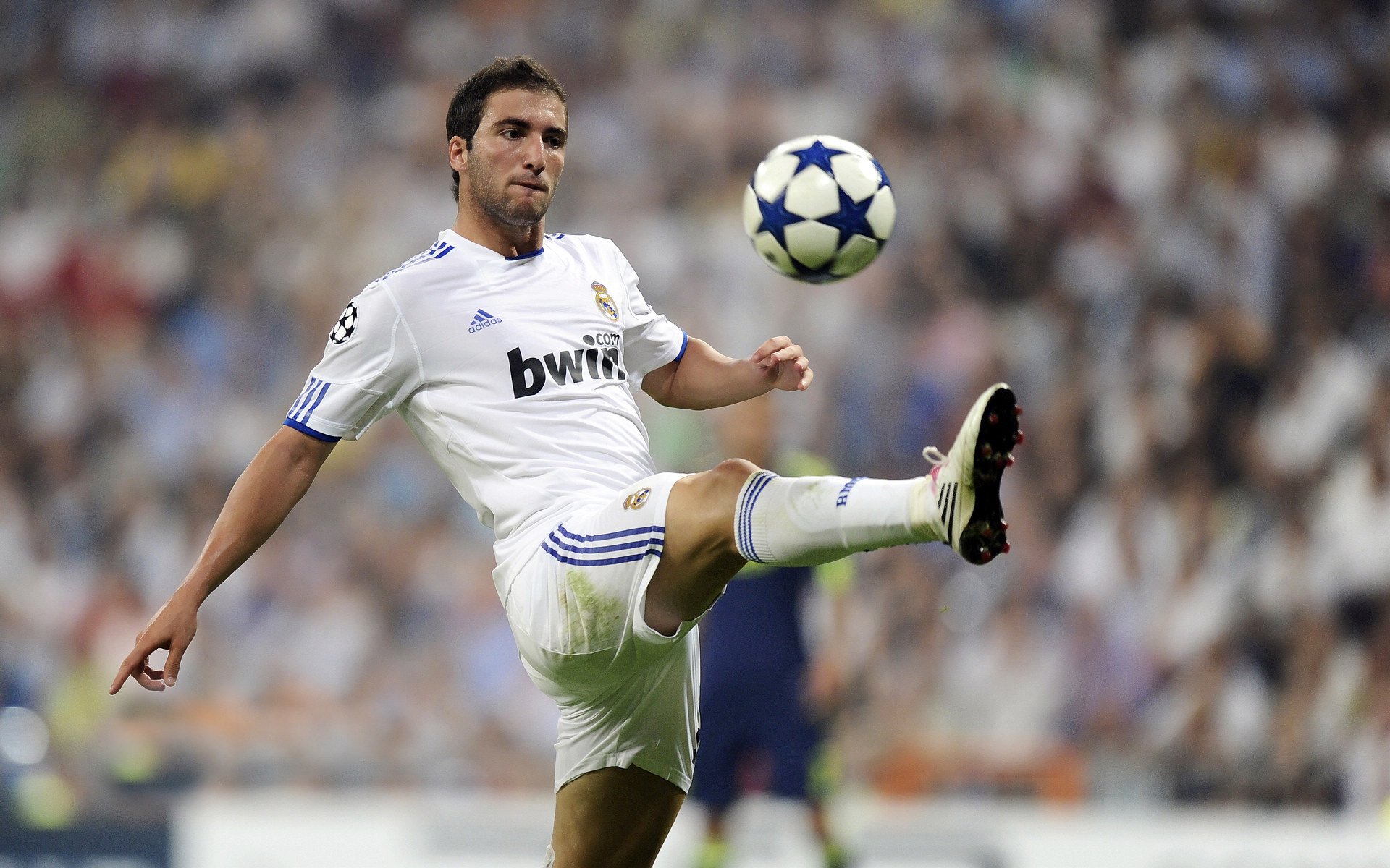 德甲速度爆发:瞬间突入,场面火爆!,德甲的比赛