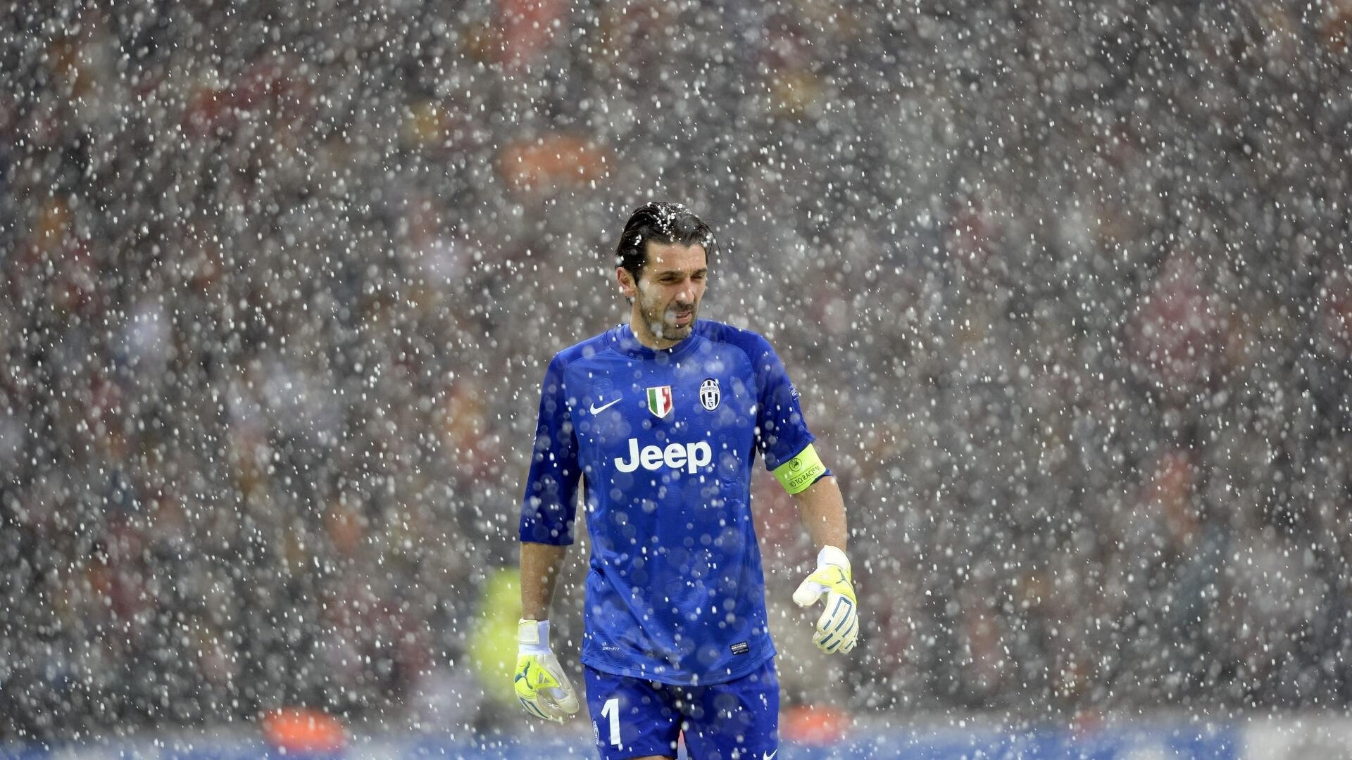 西甲技艺高超：盘带和远射成比赛亮点