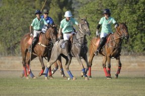 爱游戏娱乐-林丹走进乡村小学推广羽毛球运动，羽毛球国家队林丹