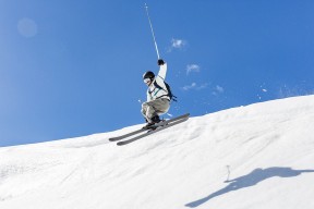 爱游戏官方网站-克莱尔·柯尔赞技术细腻领跑赛道，柯莱尔斯